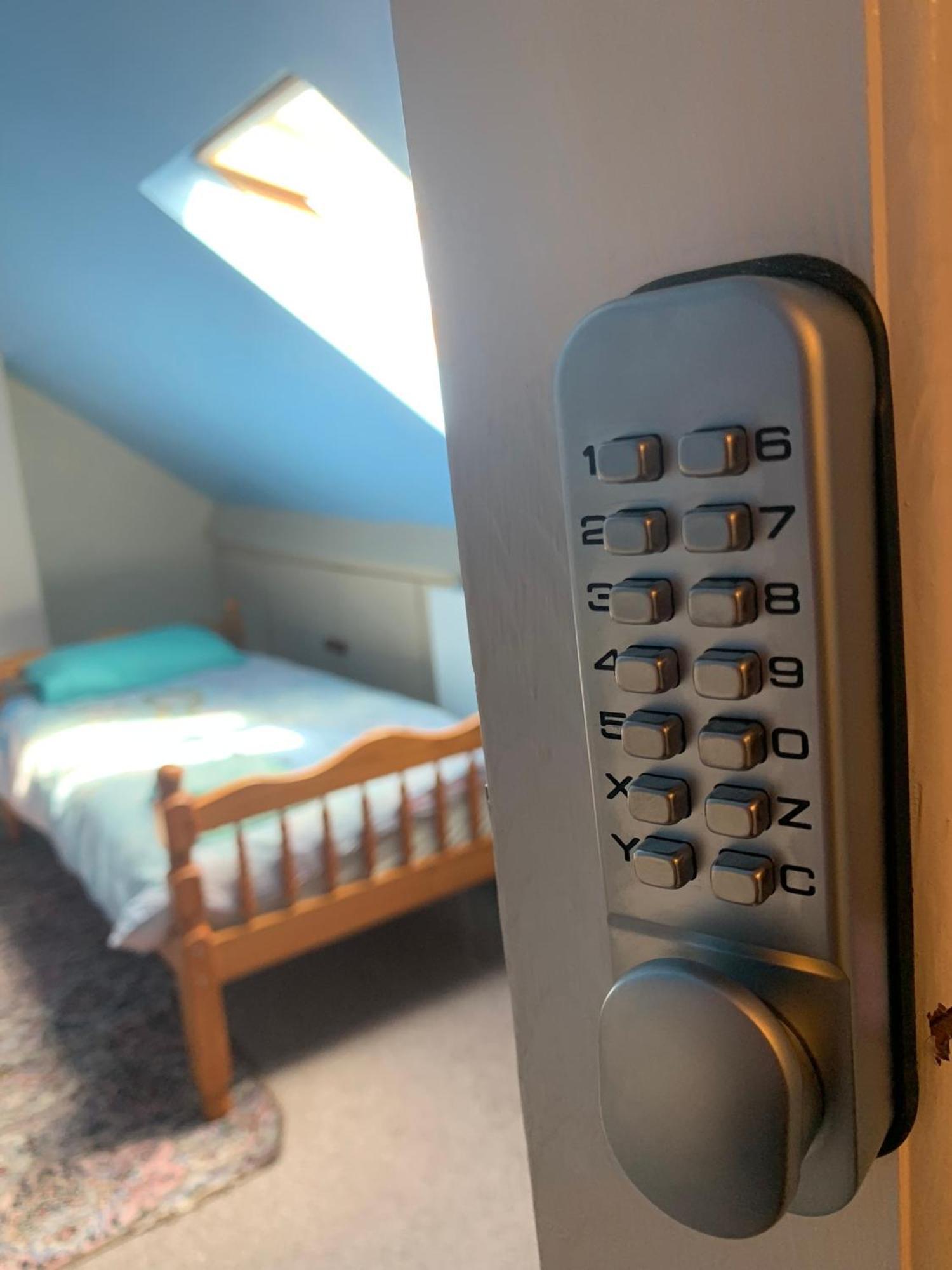 Room Only Guest Accommodation, Guest House Self Catering Μπάνγκορ Εξωτερικό φωτογραφία